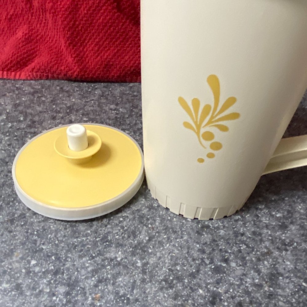 Tupperware 1qt. Pitcher - Picture 5 of 7